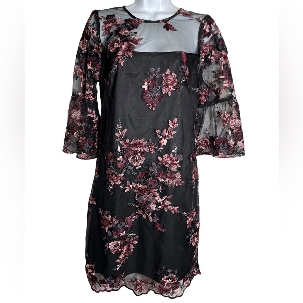 White House Black Market dress size 4 stunning black lace sheer dress 🖤🩷🖤‎